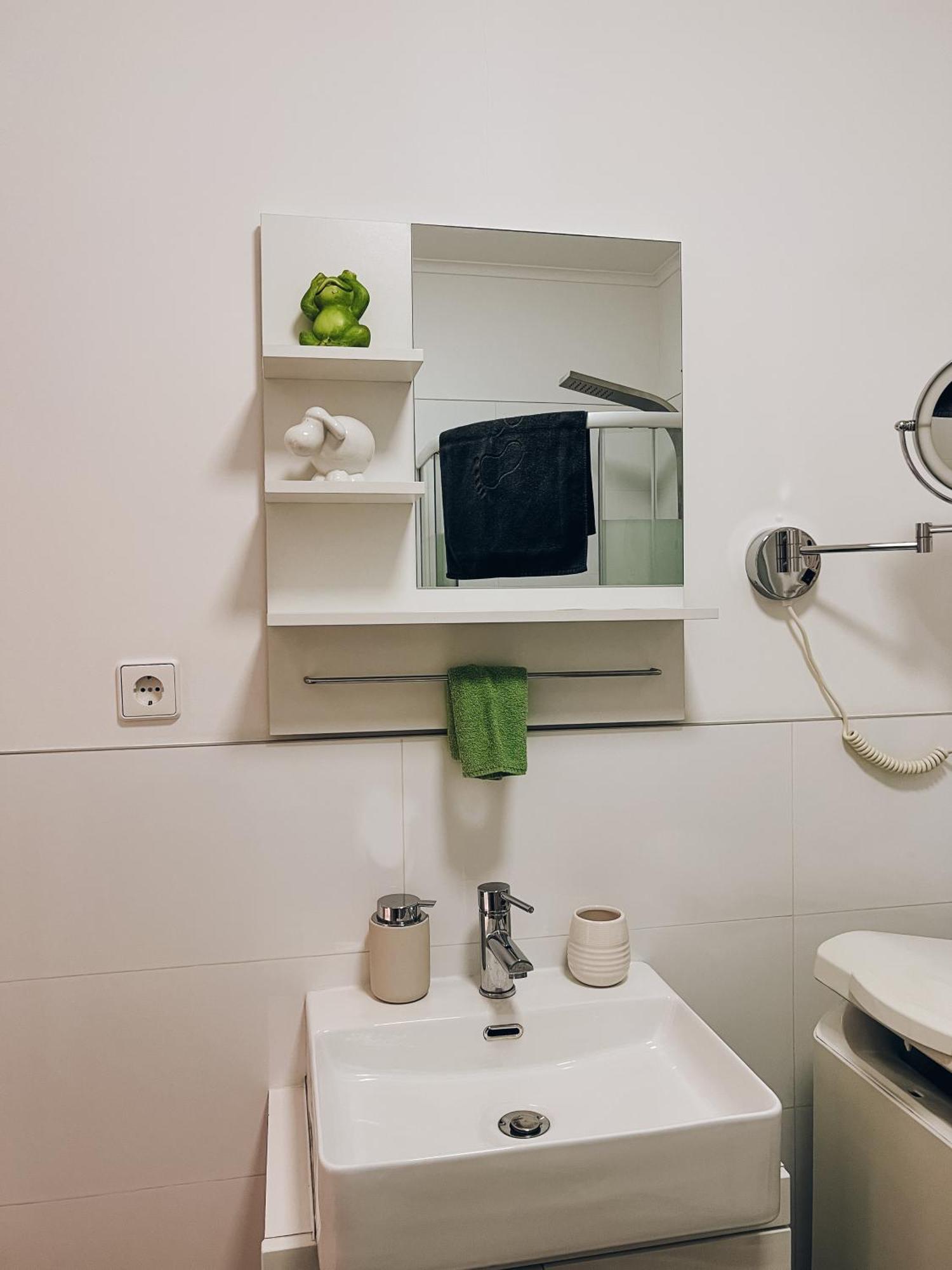 Neuwertiges Apartment Mit Kostenlose Privatparkplatz Auch Fuer Transporter Geeignet R1 Freiberg am Neckar Ngoại thất bức ảnh